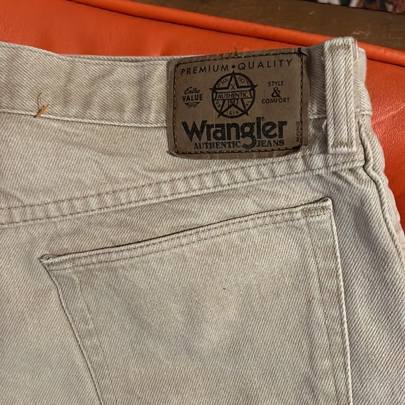 Men’s tan wrangler jeans - Picture 2 of 4
